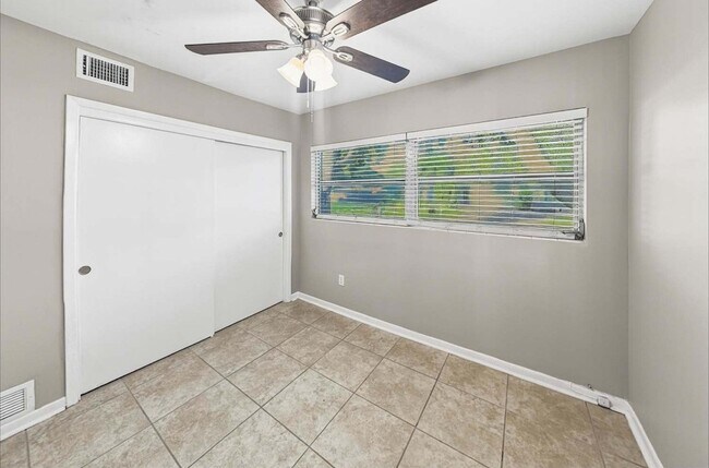 Building Photo - 12160 Croft Dr N