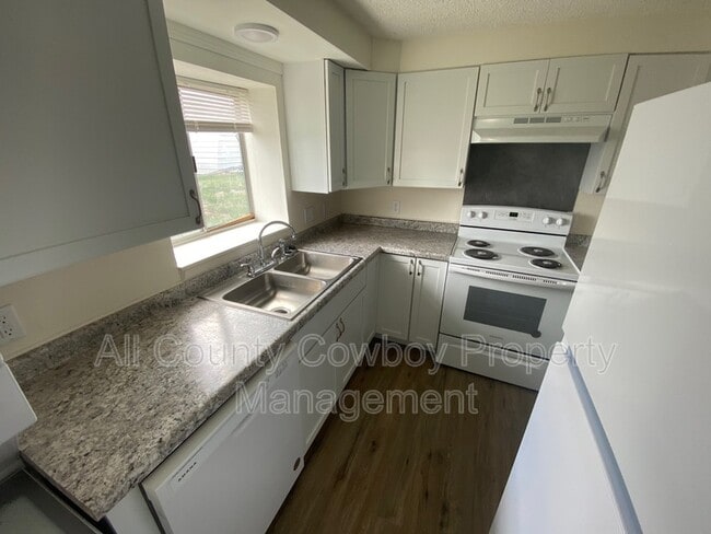 Building Photo - 705 Ferris Ct