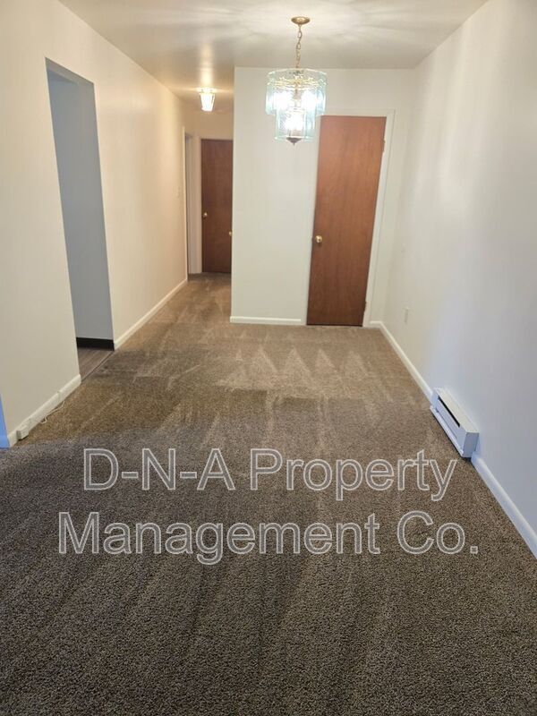 Building Photo - 404 Woodcliff Ave