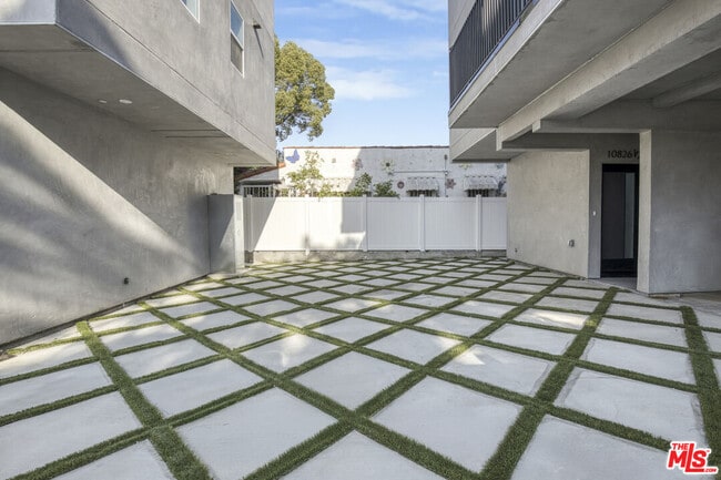 Building Photo - 10826 1/4 Hesby St