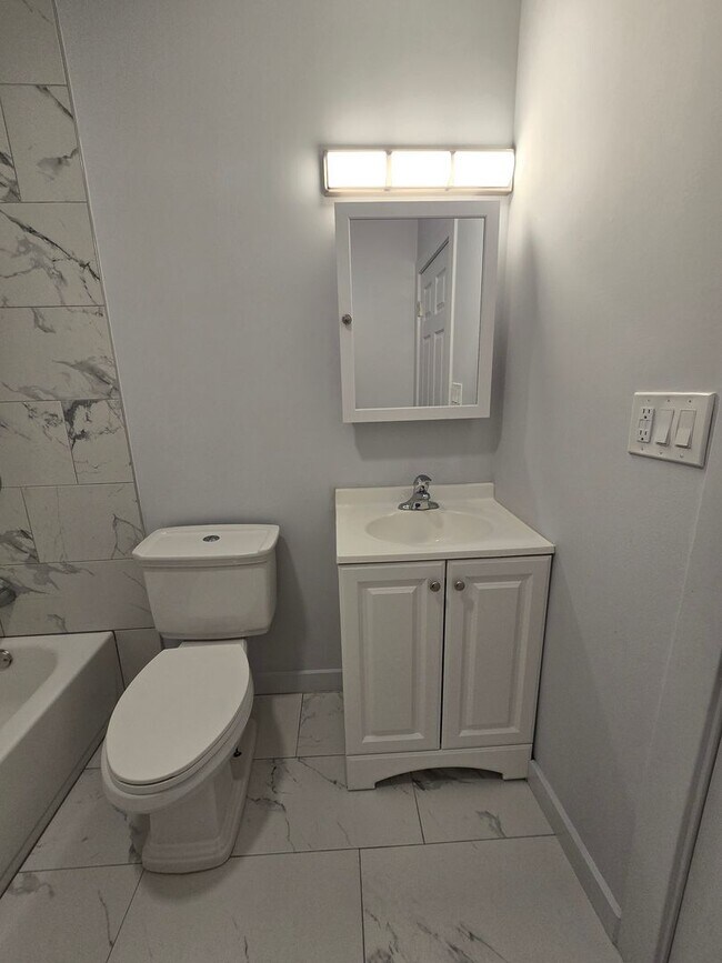 Building Photo - Gorgeous Fully Renovated 3-Bedroom Home | ...