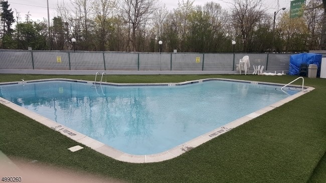 Building Photo - 448 River Rd