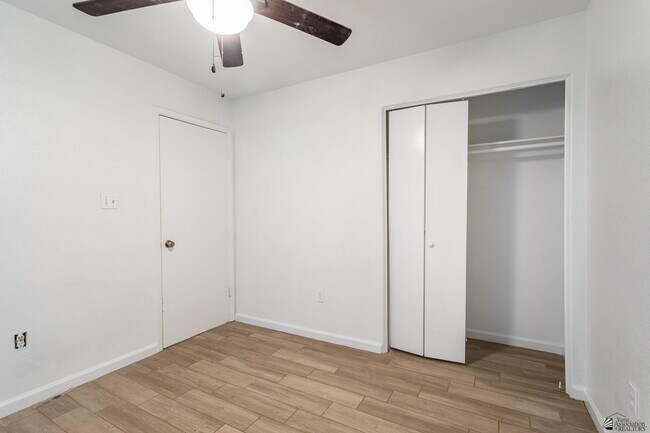 Building Photo - 1510 N 9th Ave