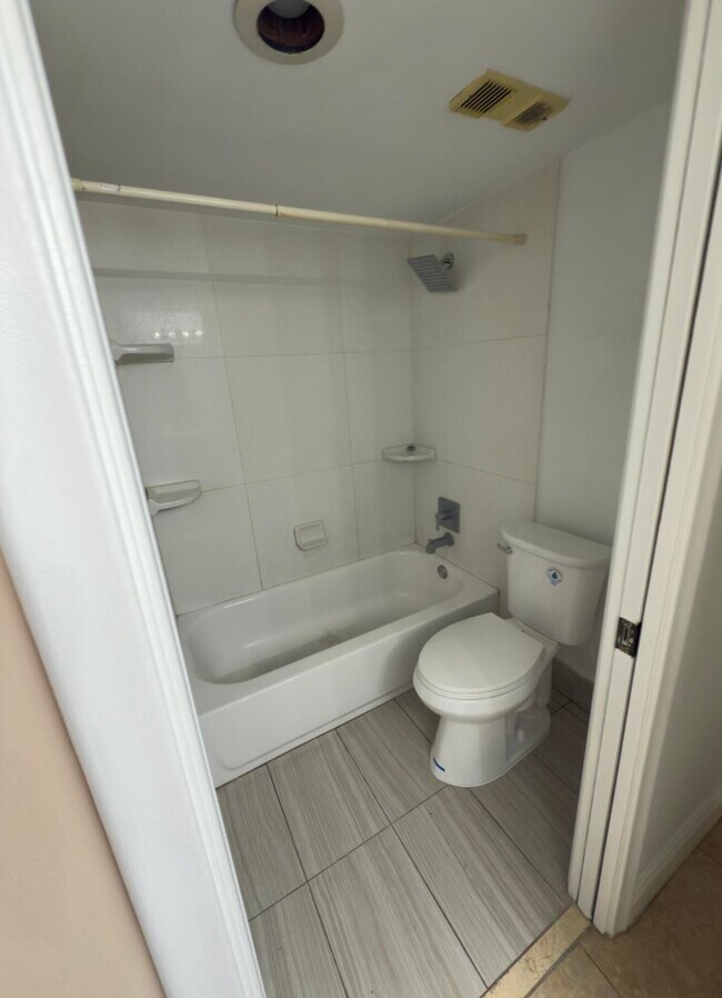 Building Photo - 1880 N Congress Ave