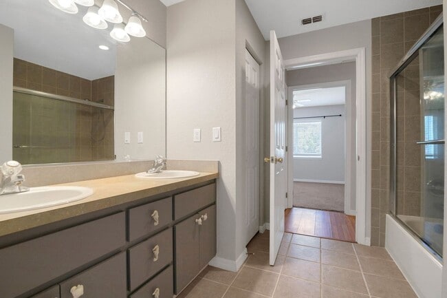 Building Photo - Spacious 4BR House in Citra