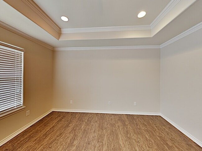 Building Photo - *No Application Fee* $500 Off 1st Month - ...