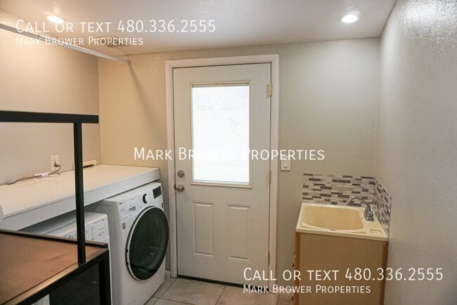 Building Photo - 332 E Pierce St