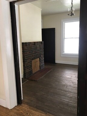 Building Photo - 424 E 6th St