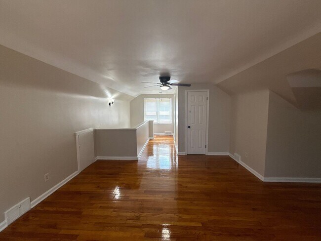 Building Photo - Renovated 3-Bedroom Home – We Welcome Sect...