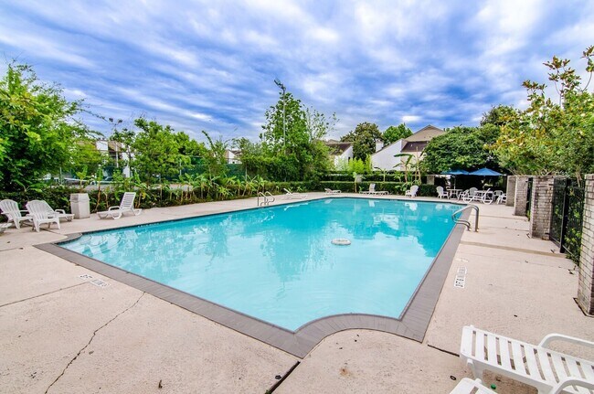 Building Photo - 10047 Westpark Dr