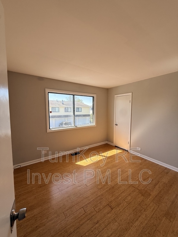 Building Photo - 722 Whitesail Dr