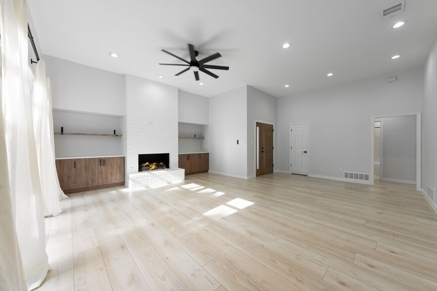 Building Photo - 14140 Regency Pl