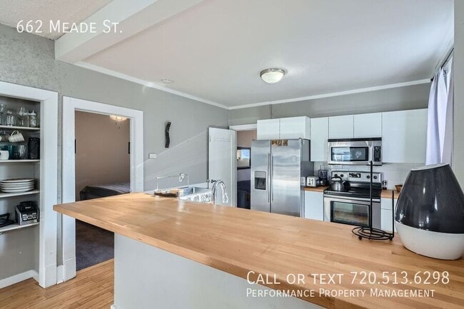Building Photo - 662 Meade St