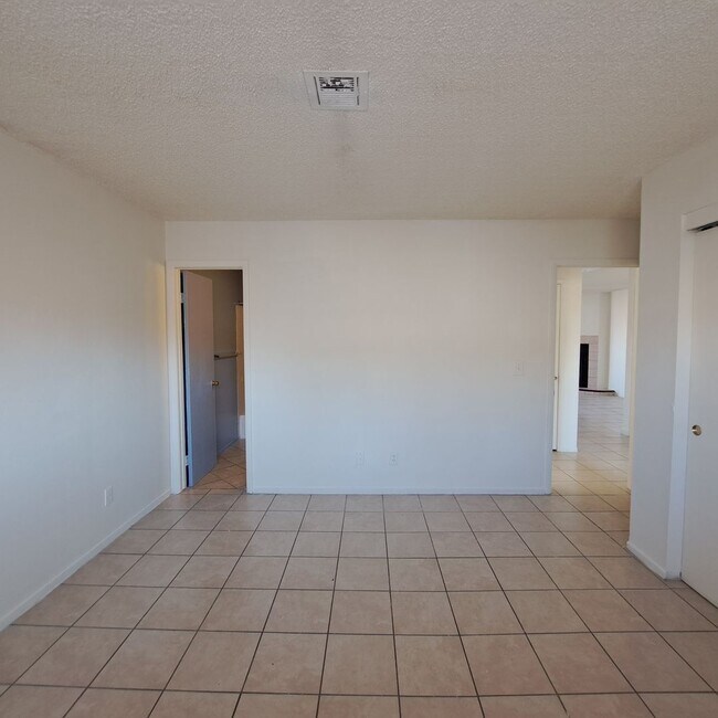 Building Photo - 6975 Dunsbach Way