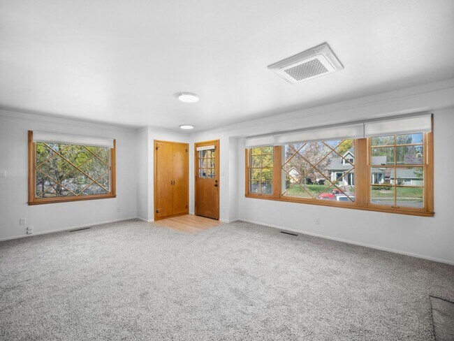 Building Photo - 203 W Cleveland Ave