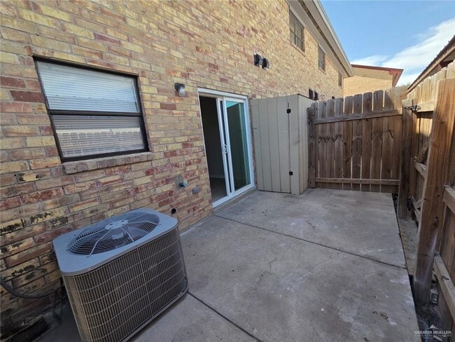 Building Photo - 10-25 1/2 N 25 1/2 St