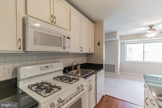 Building Photo - 212 Park Terrace Ct SE