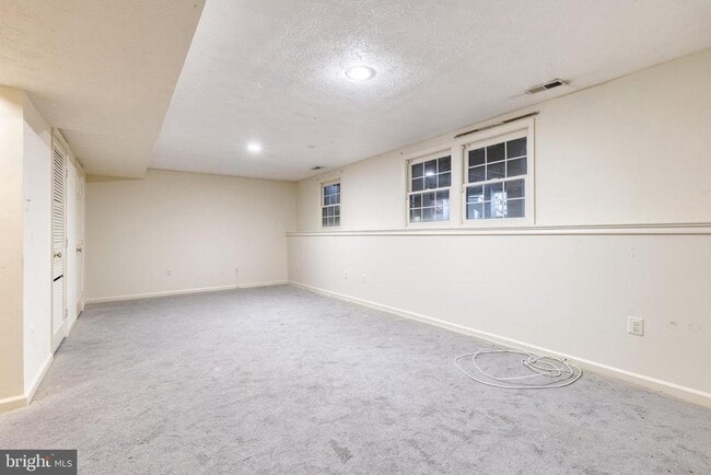 Building Photo - 5 Weyanoke Ct