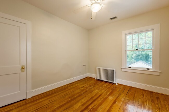 Building Photo - Classic Chevy Chase Charm in NW DC Availab...
