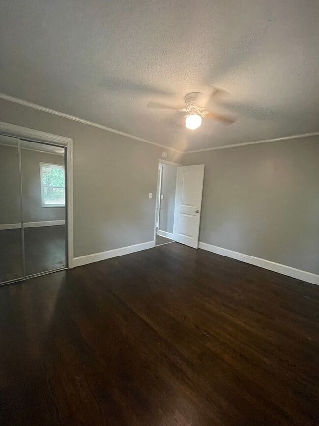 Building Photo - Coming Soon! 3 bedroom 1 bathroom house !