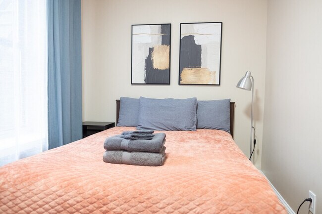 Building Photo - 230 W 113th St