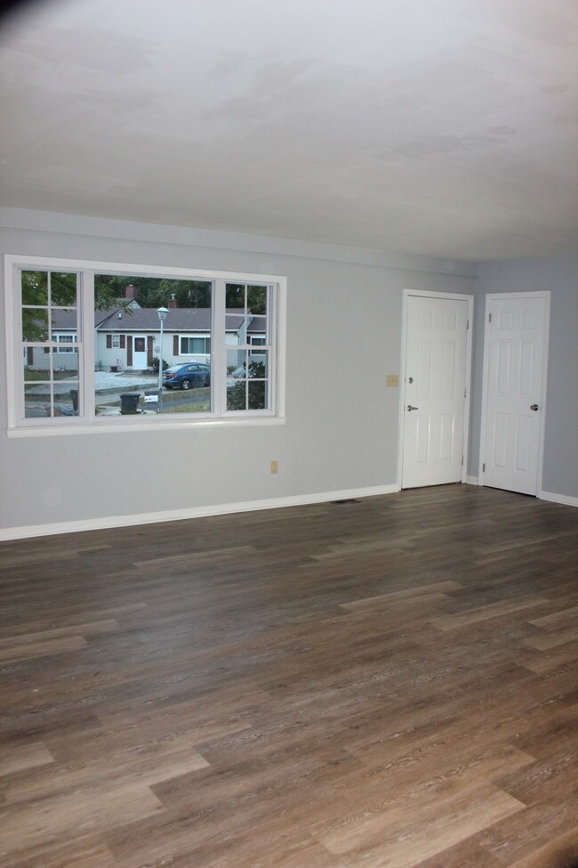 Dining room looking toward sunny kitchen - 573 Innkeeper Ln