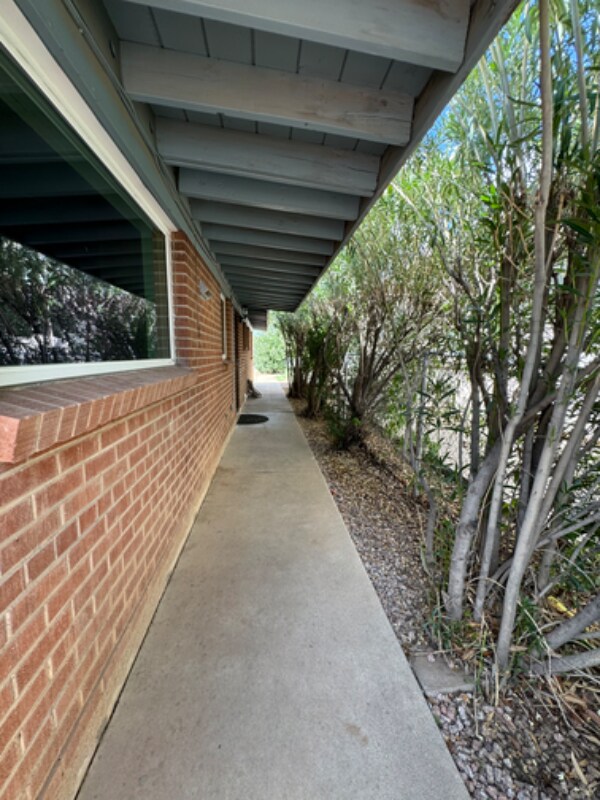 Building Photo - 1803 E Miles St