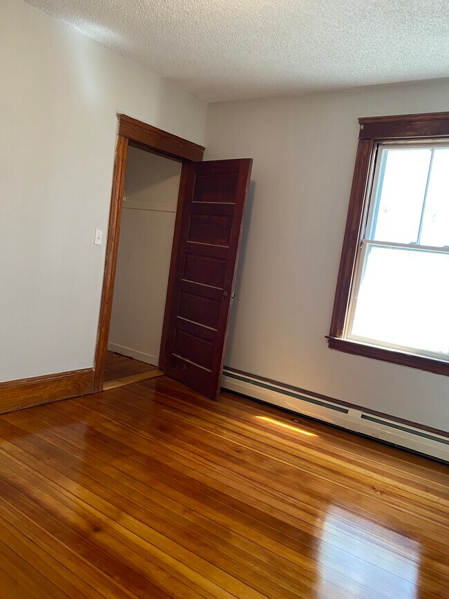 Building Photo - 24 Huxley Ave