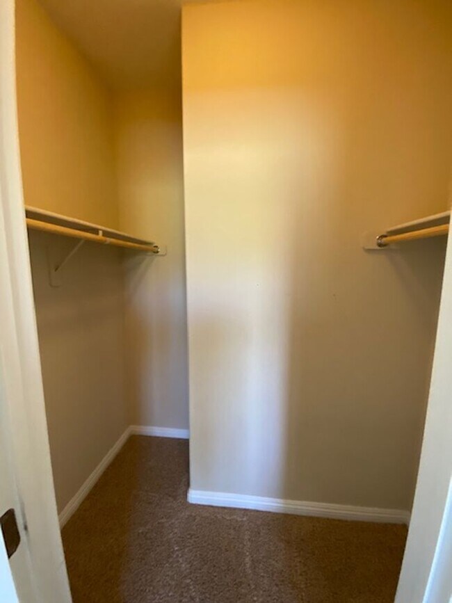 Building Photo - Henderson 3 Bedroom Single Family Home!