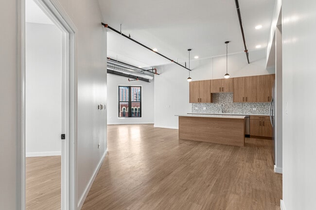 Building Photo - 805 N Milwaukee Ave