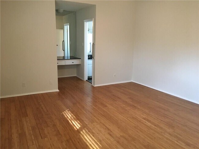 Building Photo - 1705 Pebble Brook Dr