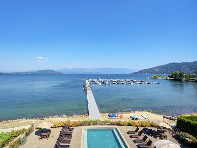 Marina - 424 Sandpoint Ave