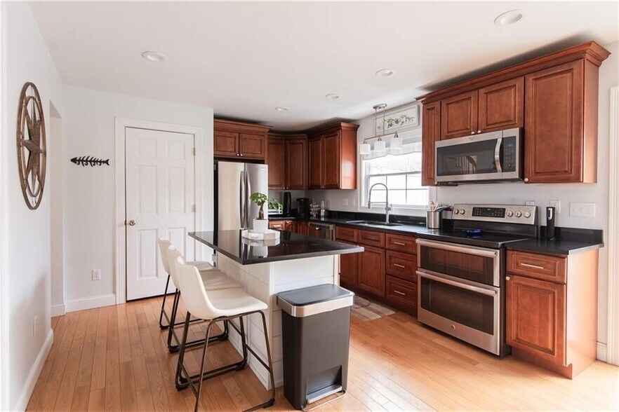 Building Photo - 88 Kay St