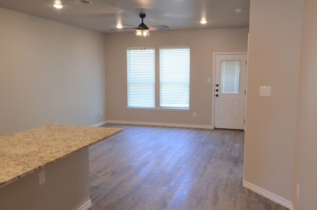 Building Photo - 1713 Castroville Trl