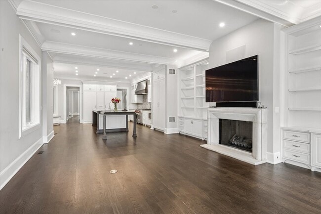 Building Photo - 458 W Deming Pl