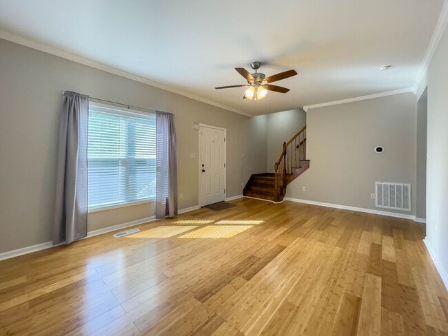 Building Photo - 406 Villas Ct