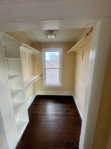 Building Photo - 933 Sandusky Ave