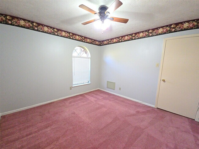 Building Photo - 1206 Crescent Blvd