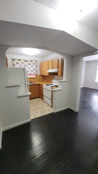 Building Photo - 519 W 23rd St