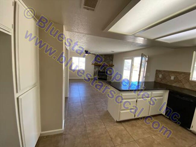 Building Photo - Just Listed in Apple Valley!!!