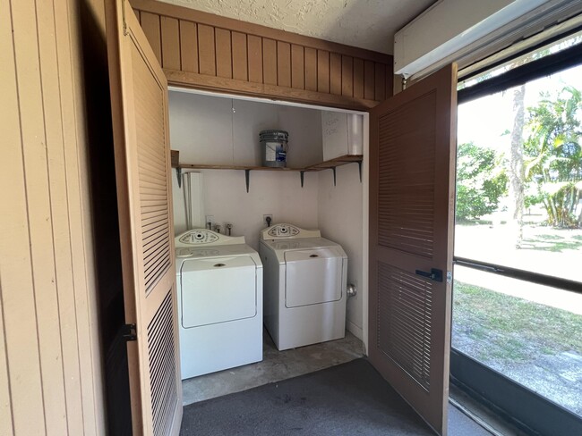 Building Photo - 4245 Oak Terrace Dr