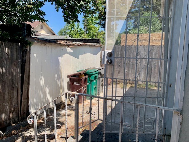 Private backyard - 2639 38th Ave