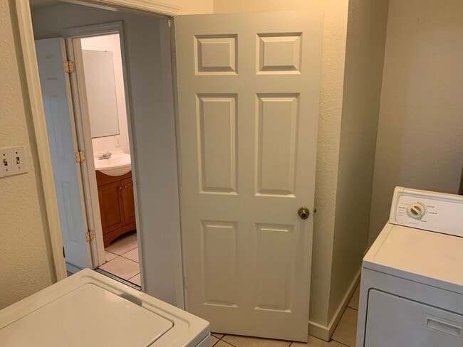 Building Photo - 4/2 House on Atkamire Drive, available now!