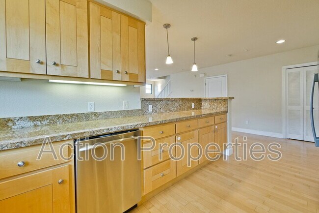 Building Photo - 1765 E Bayshore Rd