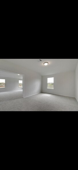 Building Photo - 124 Rocroi Dr