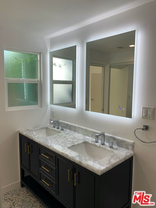 Building Photo - 4206 W 29th St