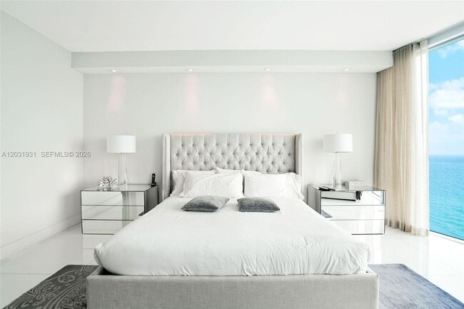 Building Photo - 2711 S Ocean Dr