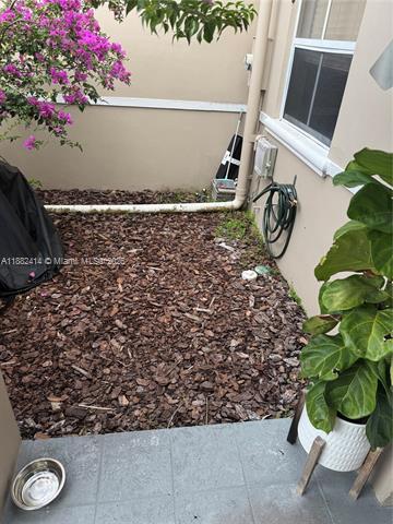 Building Photo - 5460 SW 70th Pl N