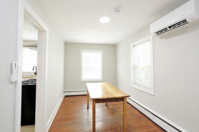 Building Photo - Updated, Pet-Friendly Fry's Spring Duplex - Grad Students Are Welcome!