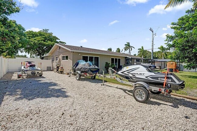 Building Photo - 6411 SW 6th St